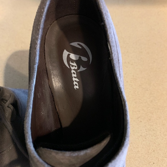 BATA Size 5 Suede Heels - Picture 3 of 6